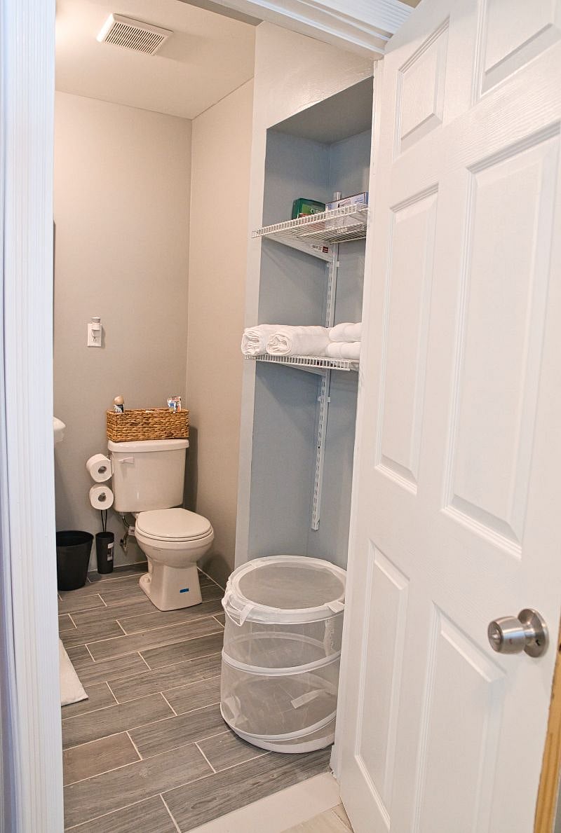 Full Bathroom w/ Fresh Bath Towels, bathing rags, and make-up towel remover