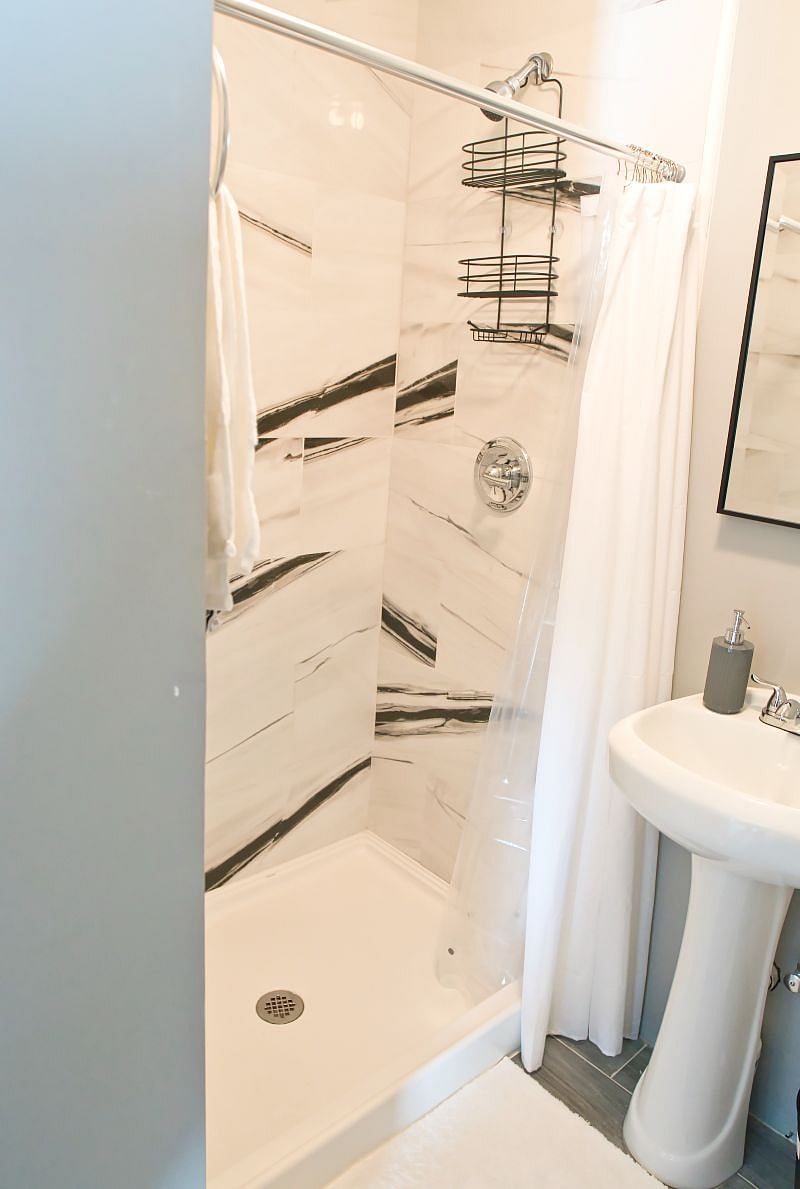 5' foot standing shower w/ detachable sprayer head