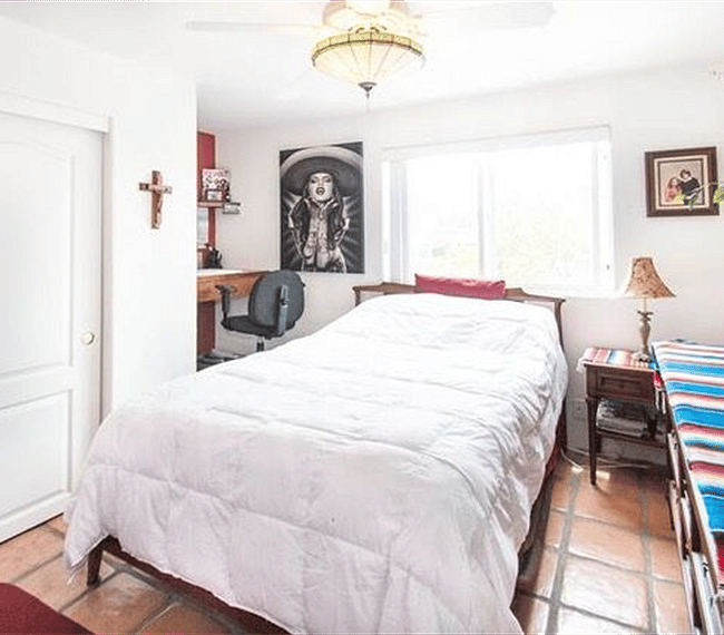 Guest Bedroom, 2nd Floor 