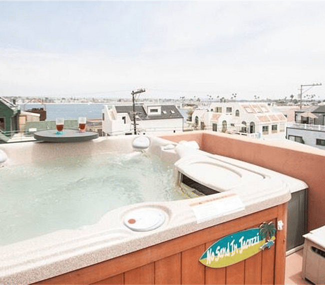 4th Floor Rooftop + Always Hot Jacuzzi