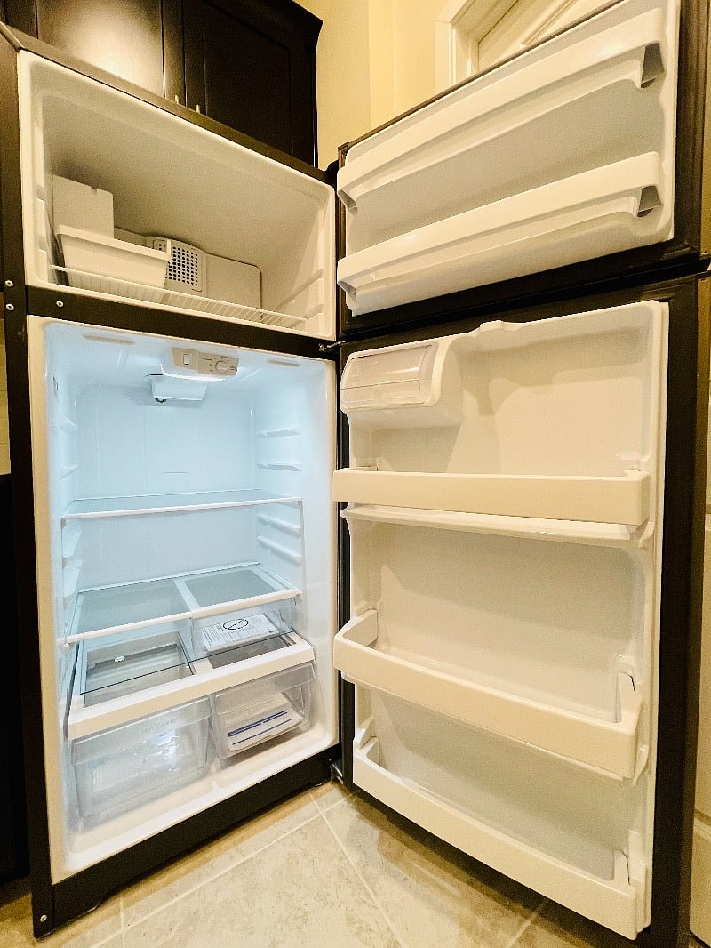 Full-size Fridge.
All appliances are brand new.