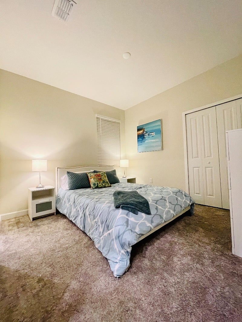 Queen size bed.