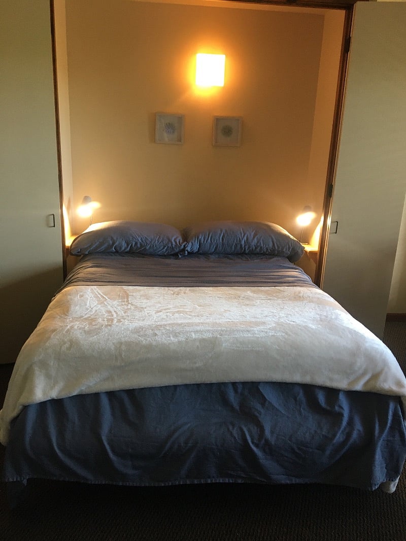 Murphy bed - verrrry comfy cozy!