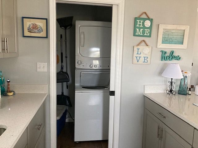 Stack washer/dryer