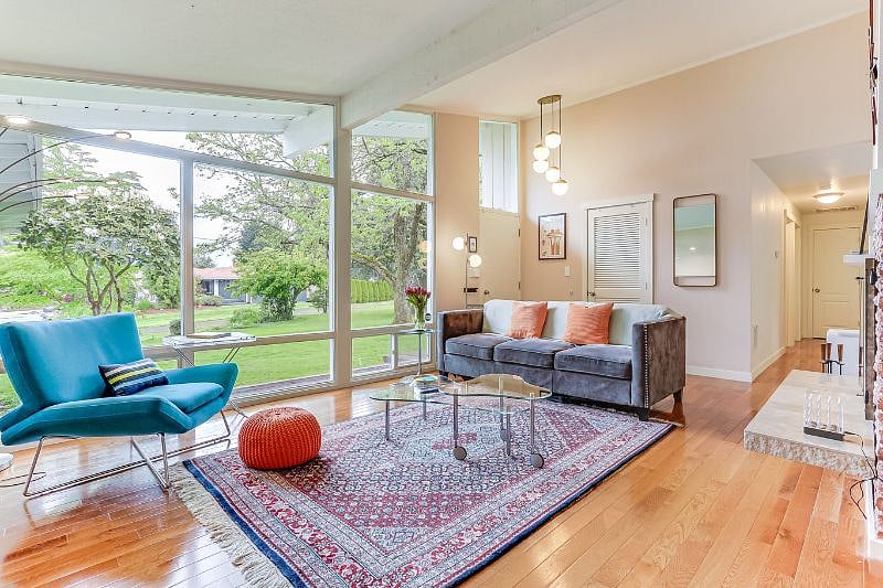 Floor to ceiling windows let ample light into the open space