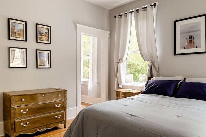 Bedroom #1, picture #2