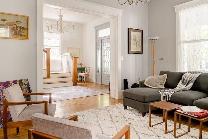 Living room / Foyer