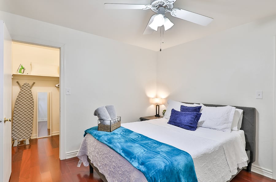 Sapphire room with Queen bed and a walk in closet