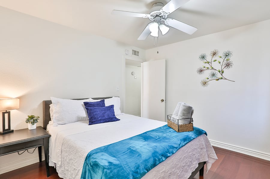 Sapphire room with Queen bed and a walk in closet