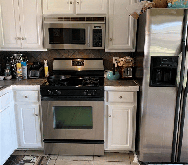 Fully equipped kitchen.