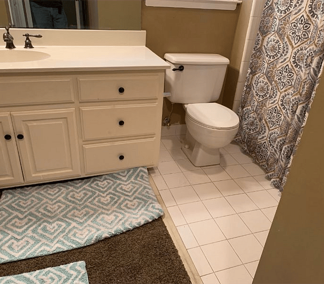 Immaculate bathroom.