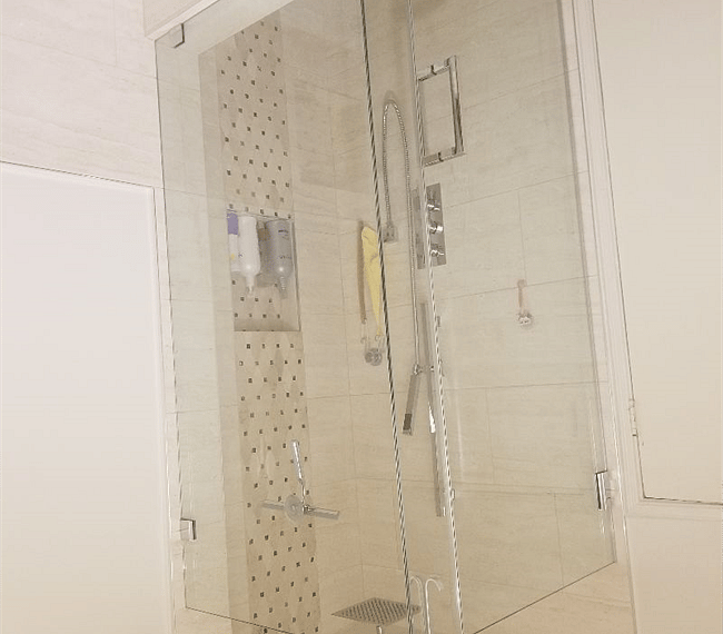 Stand-up waterfall shower