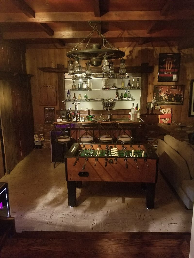 Den, entertainment room.