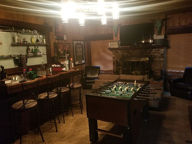 Den, entertainment room.