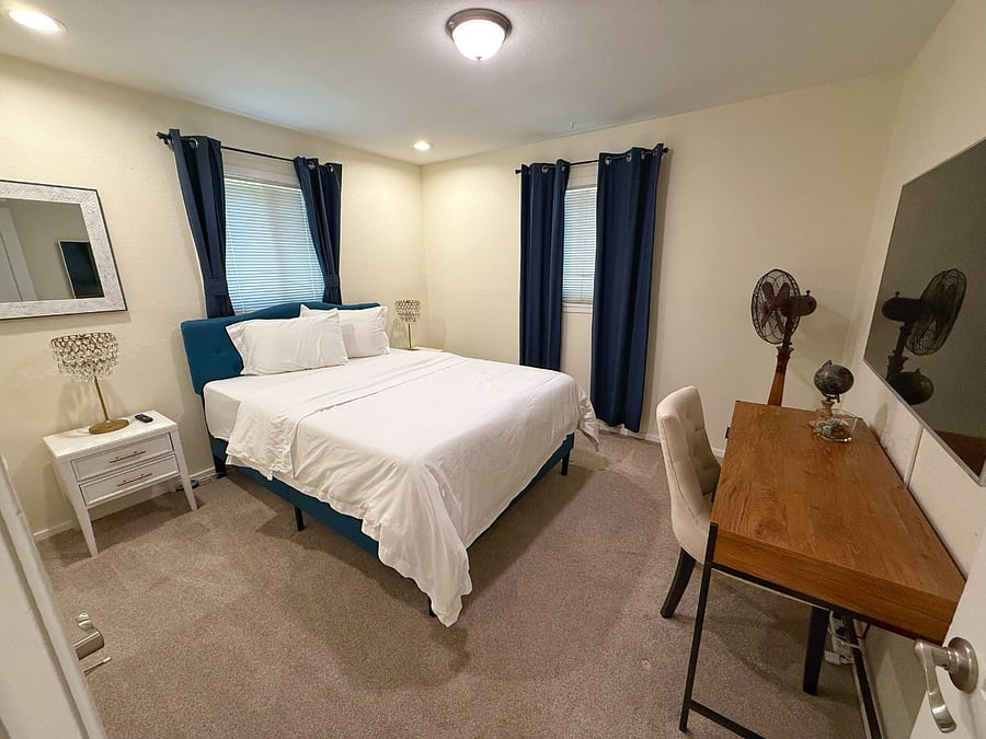 Guest room #1 - Queen bed