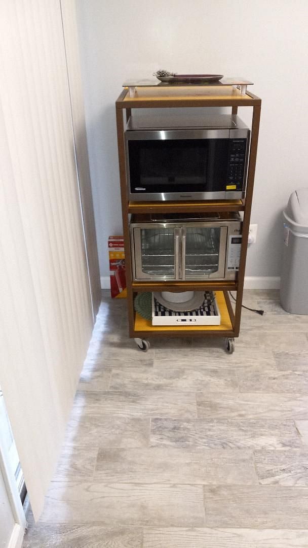 Microwave and Toaster Oven