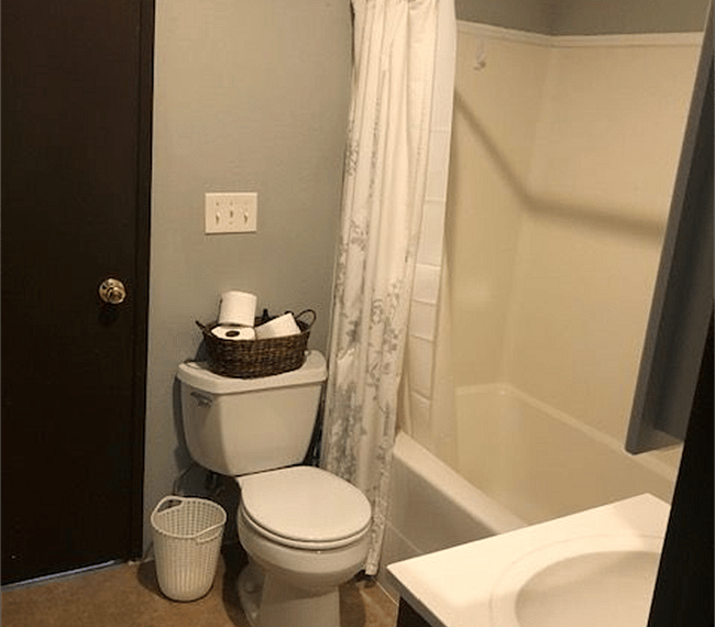 Immaculate bathroom.