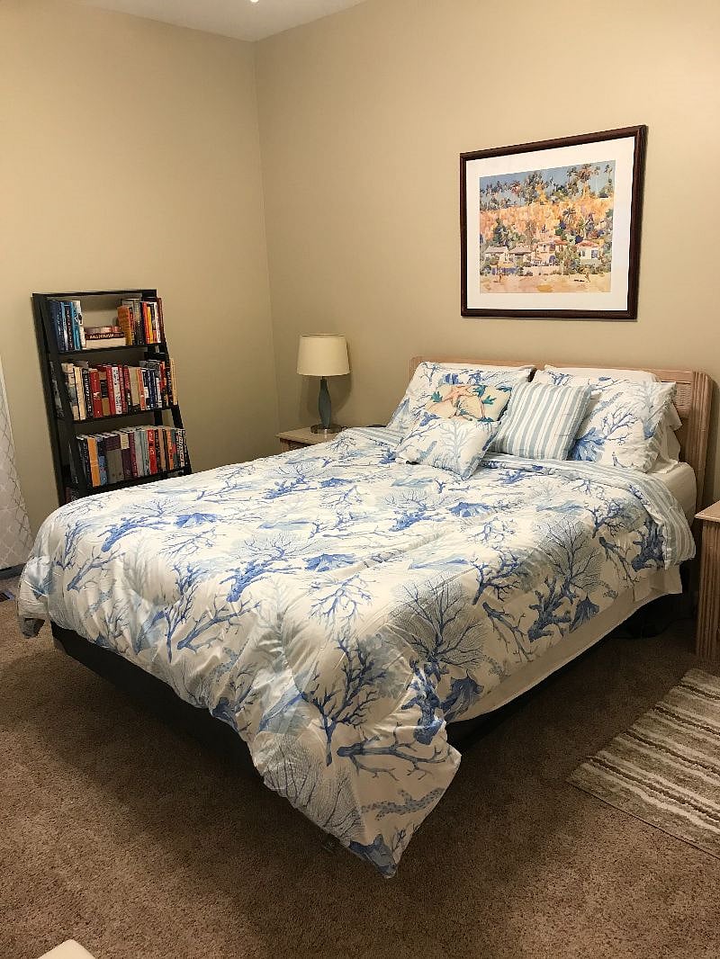 The Primary bedroom has a queen sized bed, nightstands, lights and books to read at your leisure.
It also has blackout curtains and a smart tv.
