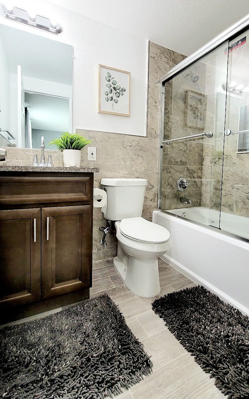 Full Size Bathroom w/ granite counter tops