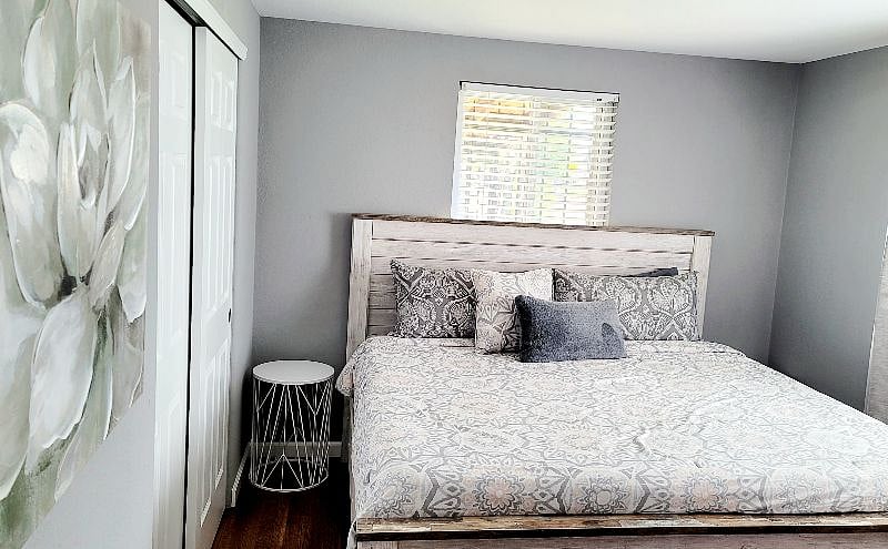 King EnSuite Bedroom (Huston Lake)