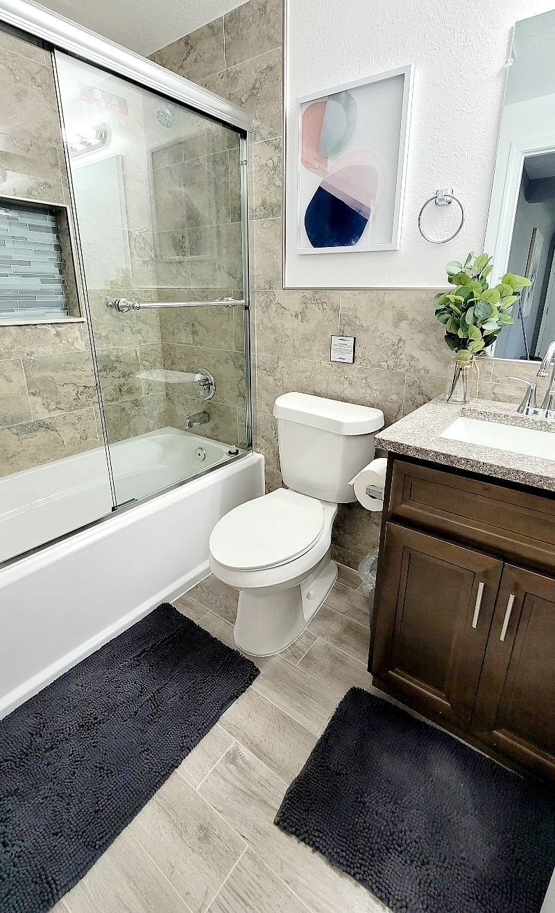Private Bathroom of the Queen Bedroom