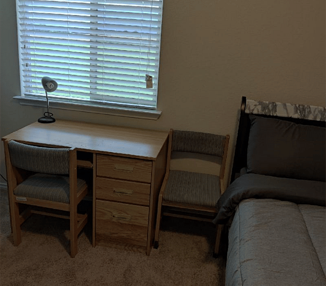 Desk with chair 