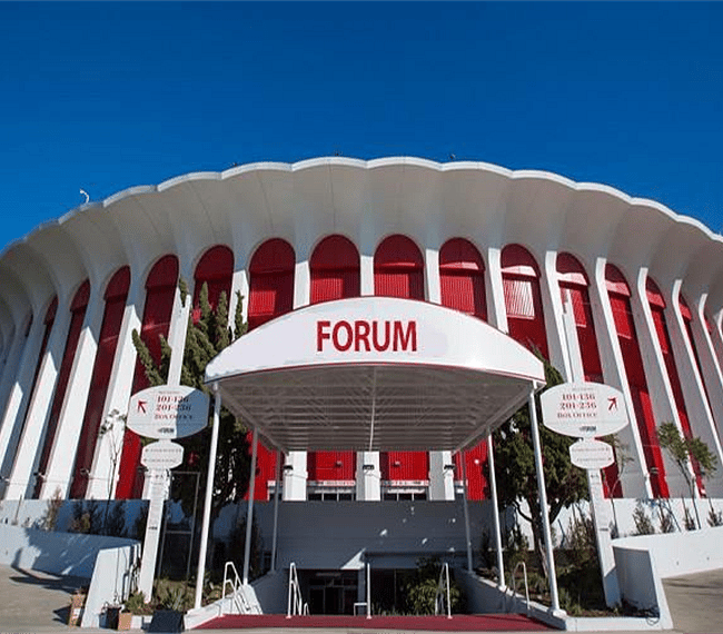 12 minutes away from The Forum