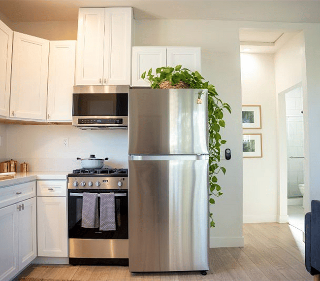 Fully equipped kitchen.