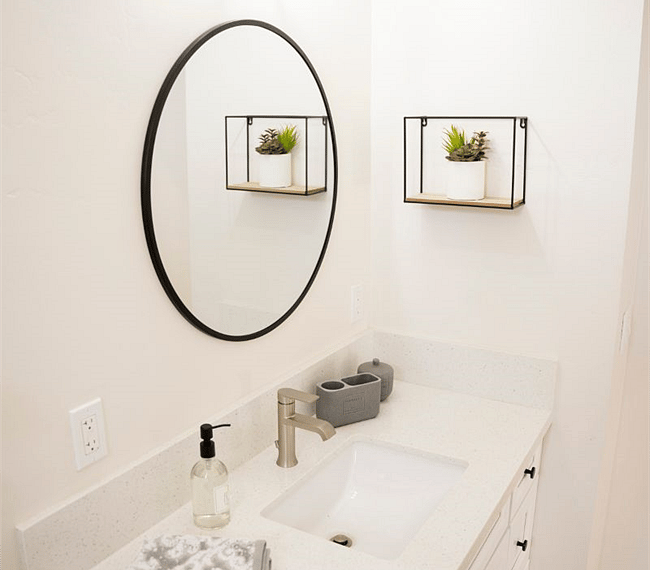 Immaculate bathroom.