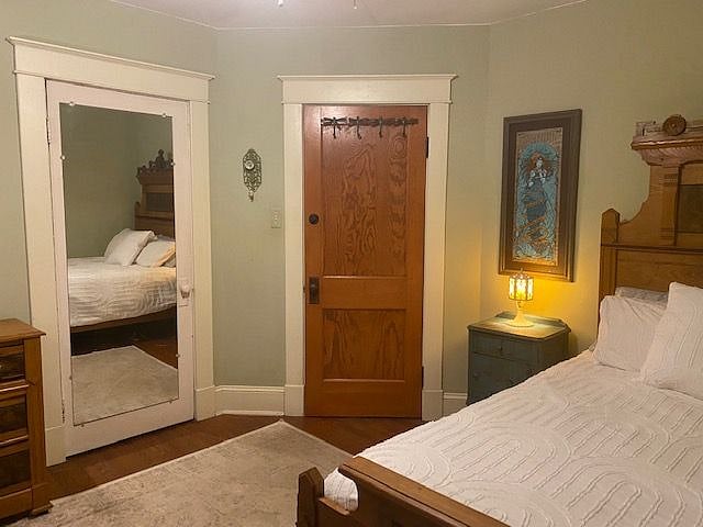 Bedroom 2 (green room)