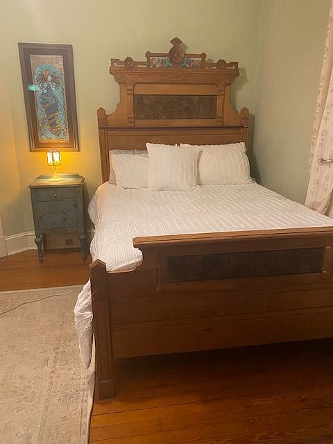 Bedroom 2 (green room)