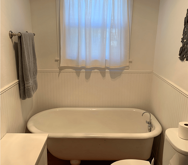 The bath tub in this full bathroom