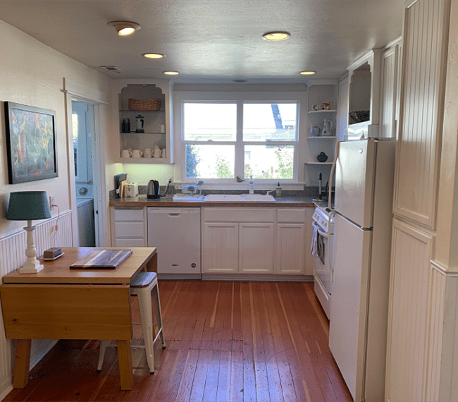 A full kitchen with everything you need.