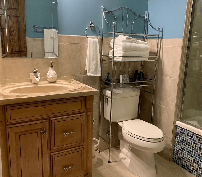 Private ensuite bath