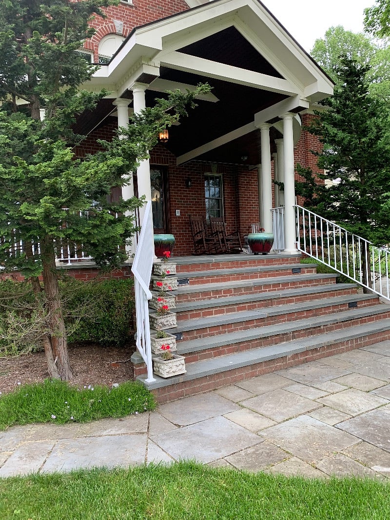 Front porch entrance - welcome!