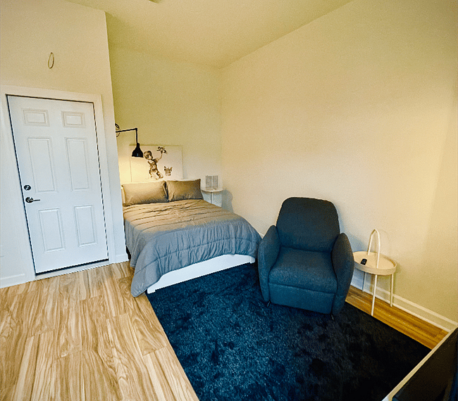 Living/Sleeping area.