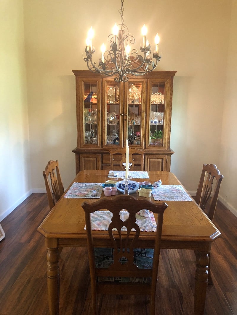 Formal dining room with ceiling fan/light
