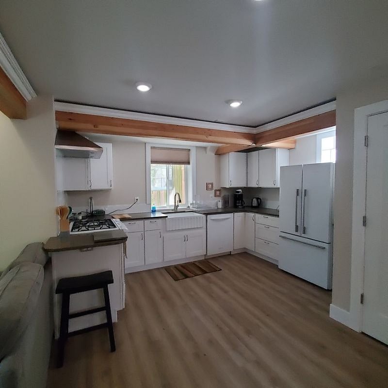 Full sized, modern kitchen