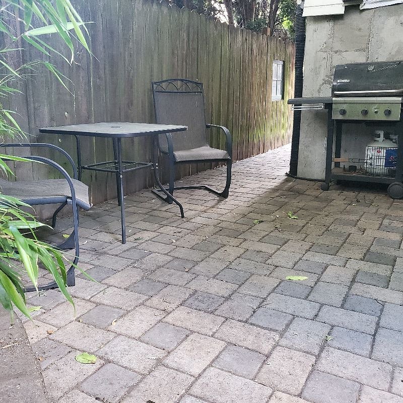 Paved patio w/ gas grill