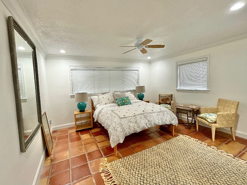 Master Bedroom w/ En suite walk in shower bathroom