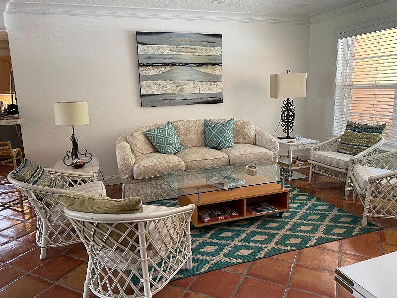 Front sitting area