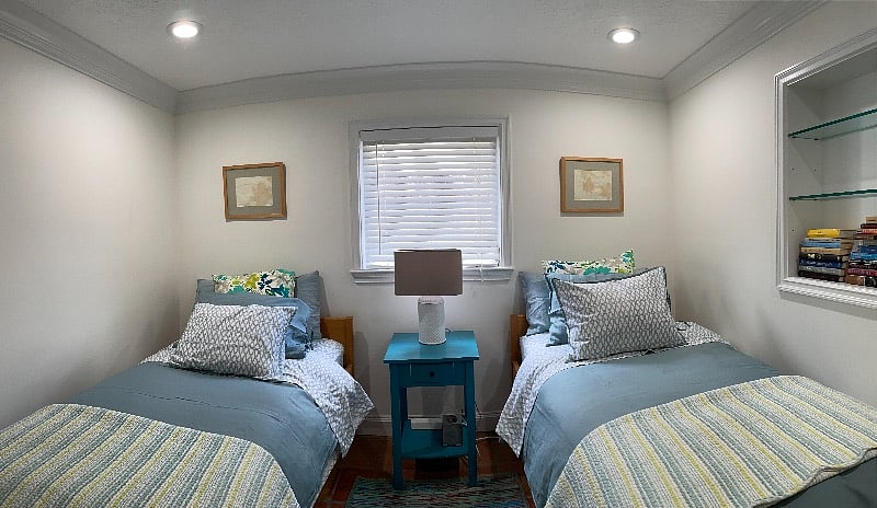 2nd Bedroom near master and separate hall bathroom. Twin Beds