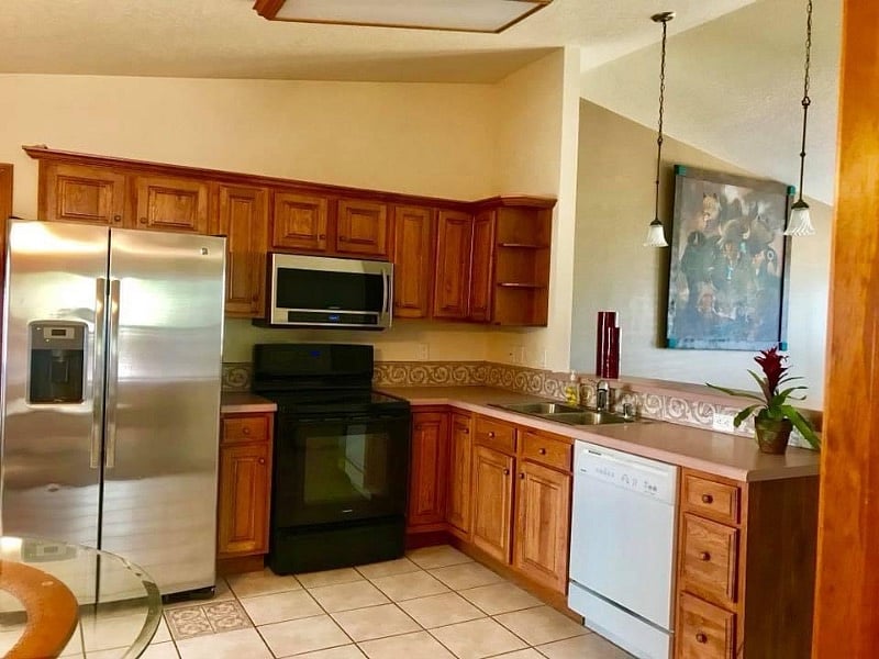 Full Kitchen.