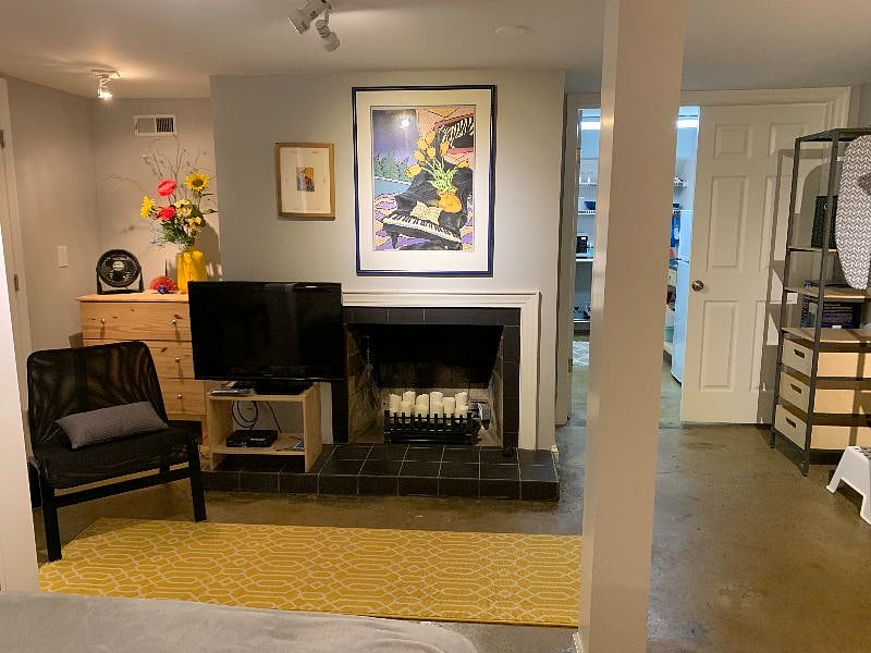 Loads of art to perk up your spirits. Fireplace nook with electric quartz heater (additional comfort).