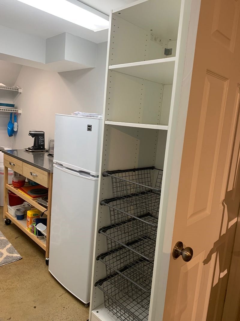 More storage for provided linens. Pull-out baskets for your food and other items.