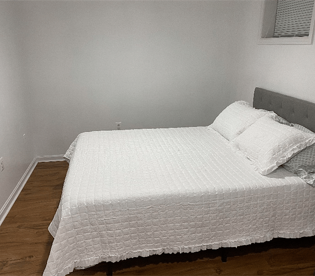 Ample, cozy bedroom 