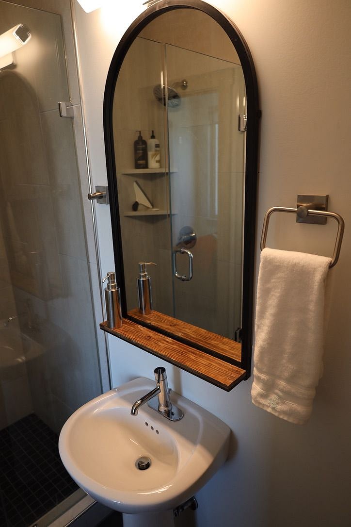 Bedroom 2 ensuite.