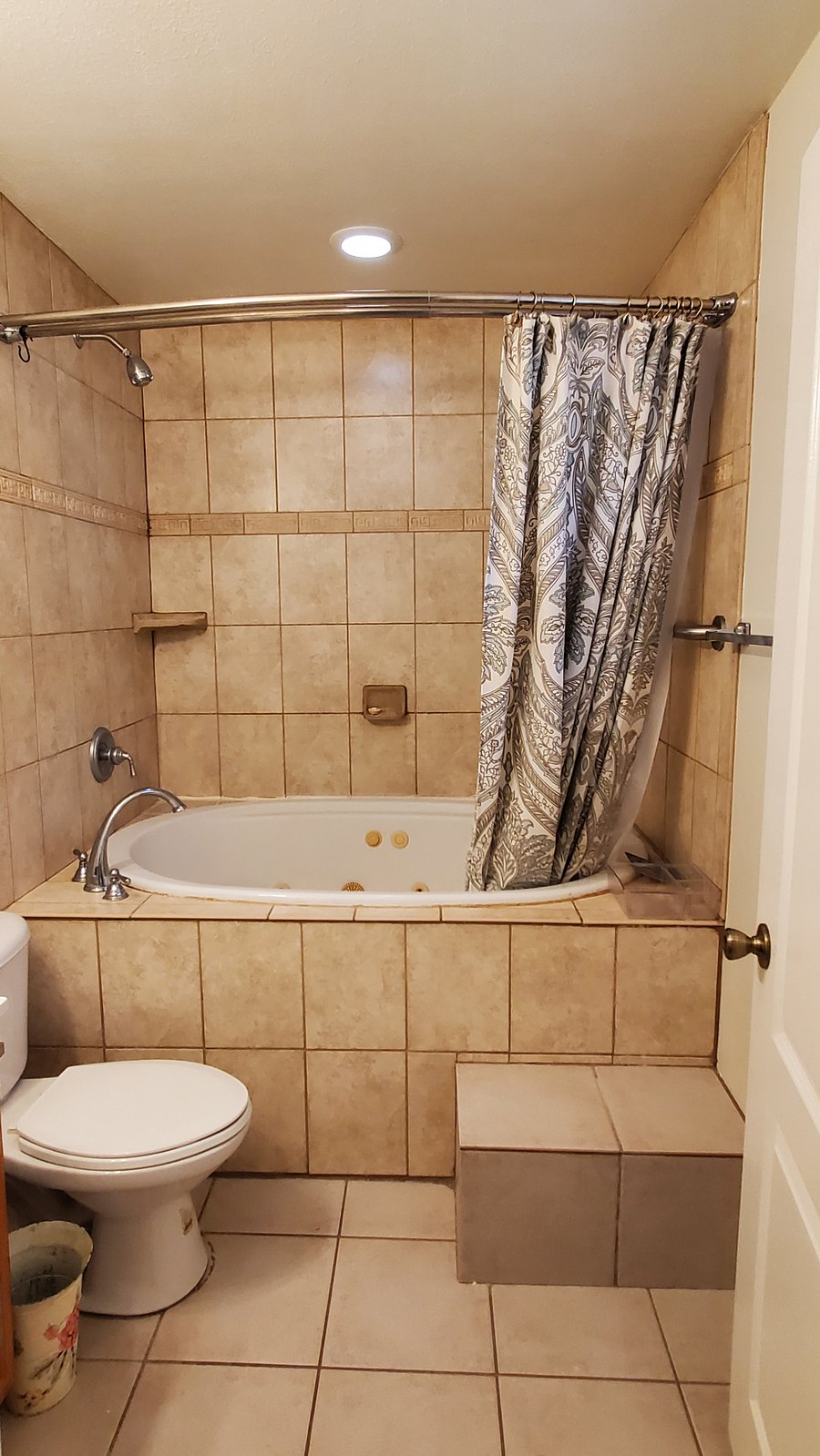 Full bath with Jacuzzi bathtub 