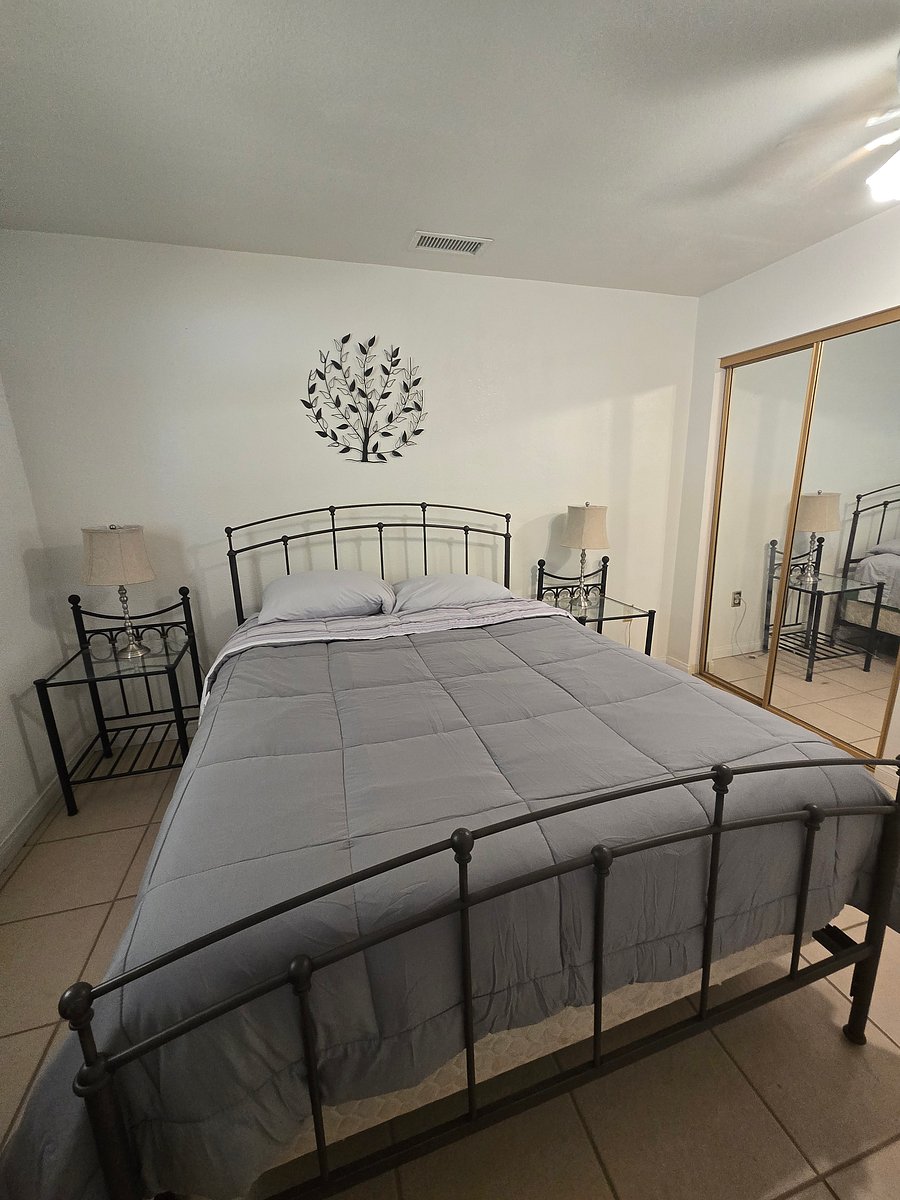 Master Bedroom with Queen Bed