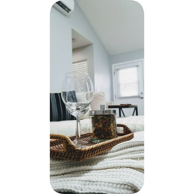 ||vaulted ceilings
||heater and ac unit